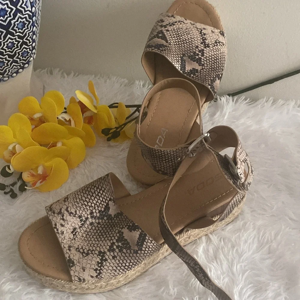 Elegant Snakeskin Espadrille Sandals